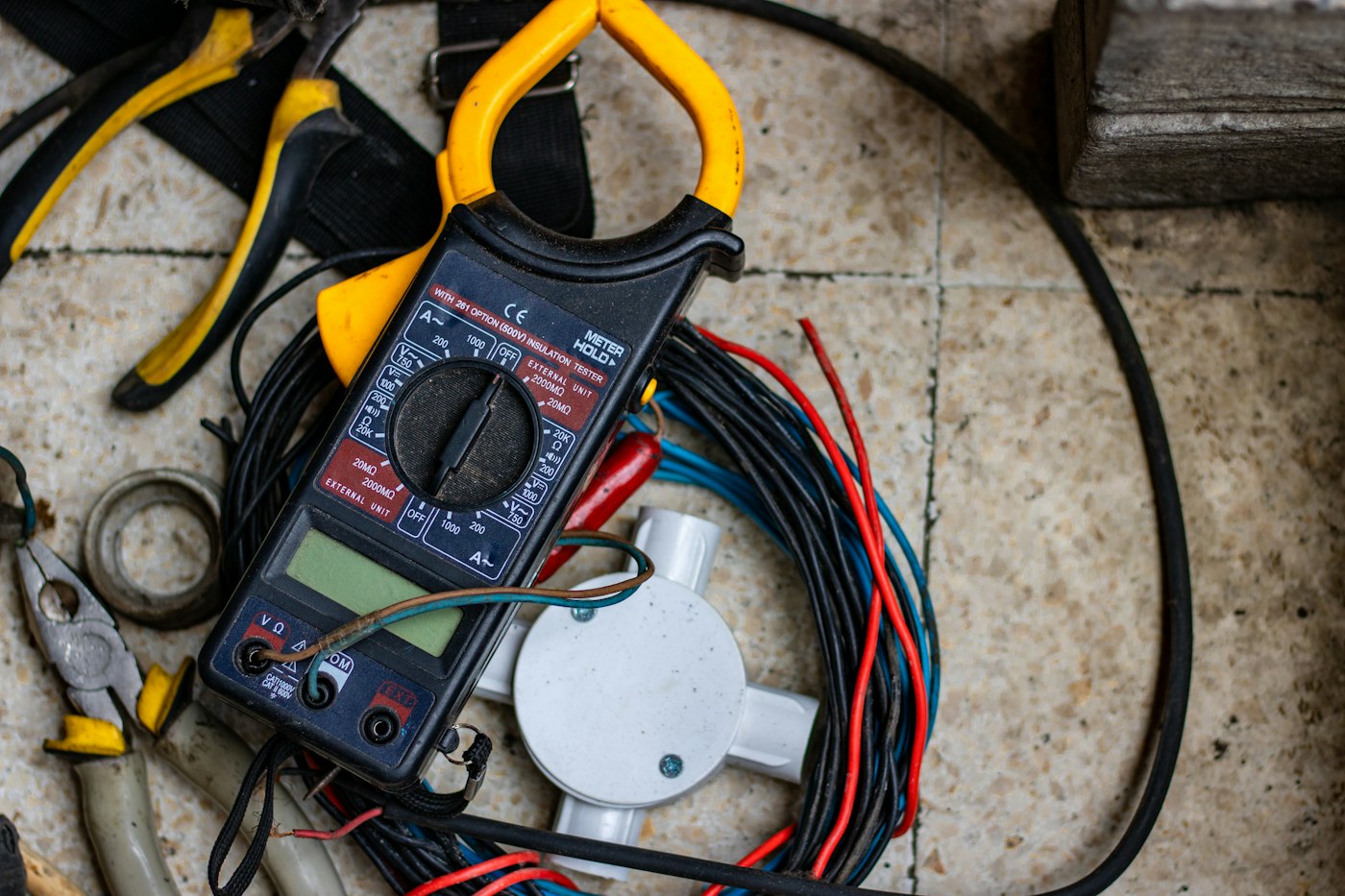 Clamp meter and cables
